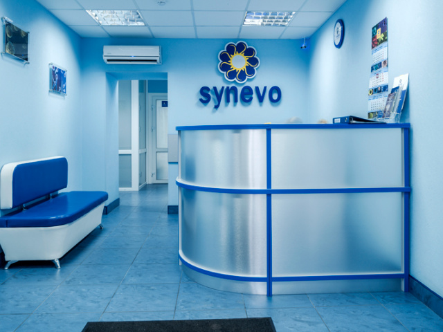 Стойка ресепшн для медицинского холдинга Synevo